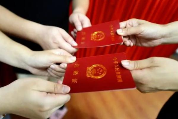 2025年7月份结婚(2025年领结婚证吉日)