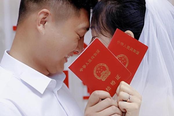 2025年7月份结婚(2025年领结婚证吉日)