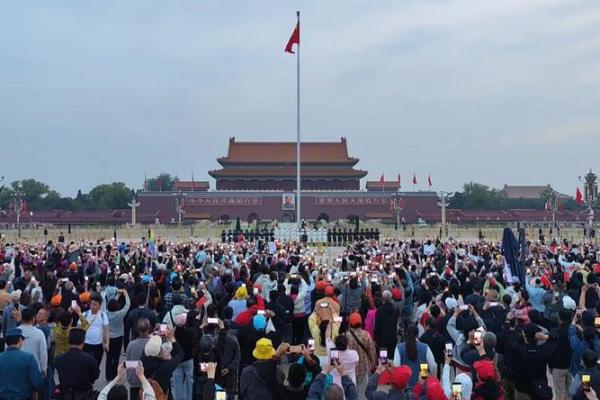 2025年8月去安门看升旗仪式几点排队合适及天气注意事项