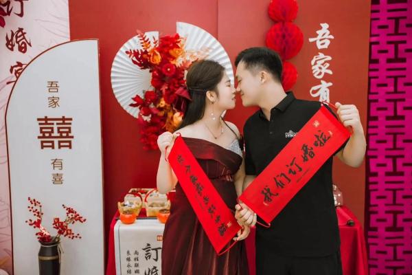 2025年八月初八适合订婚吗